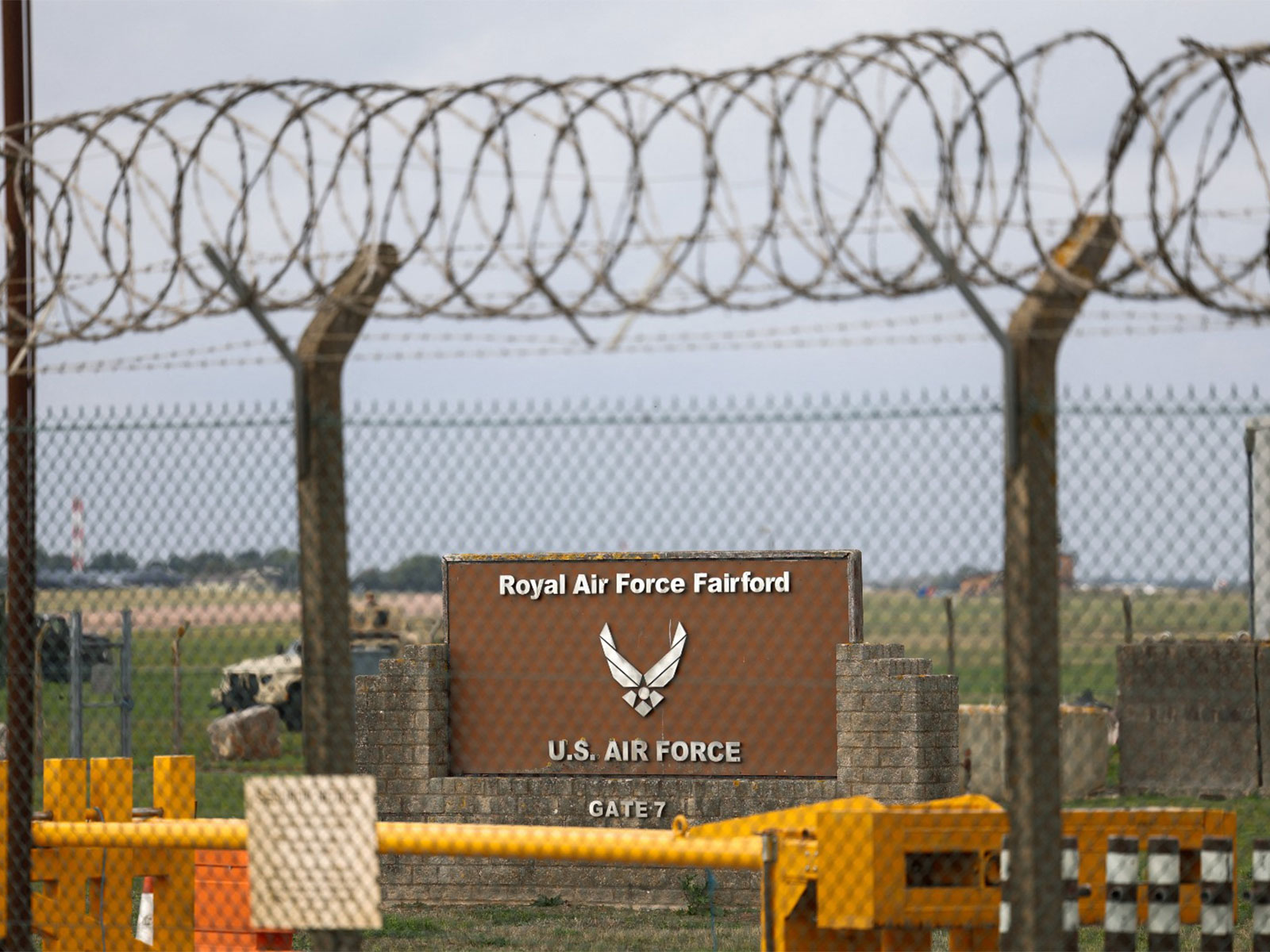 A sign stands behind a fence at the RAF Fairford airbase in UK after police declared a major incident at the base (Photo/Reuters) A sign stands behind a fence at the RAF Fairford airbase in UK after police declared a major incident at the base (Photo/Reuters)
