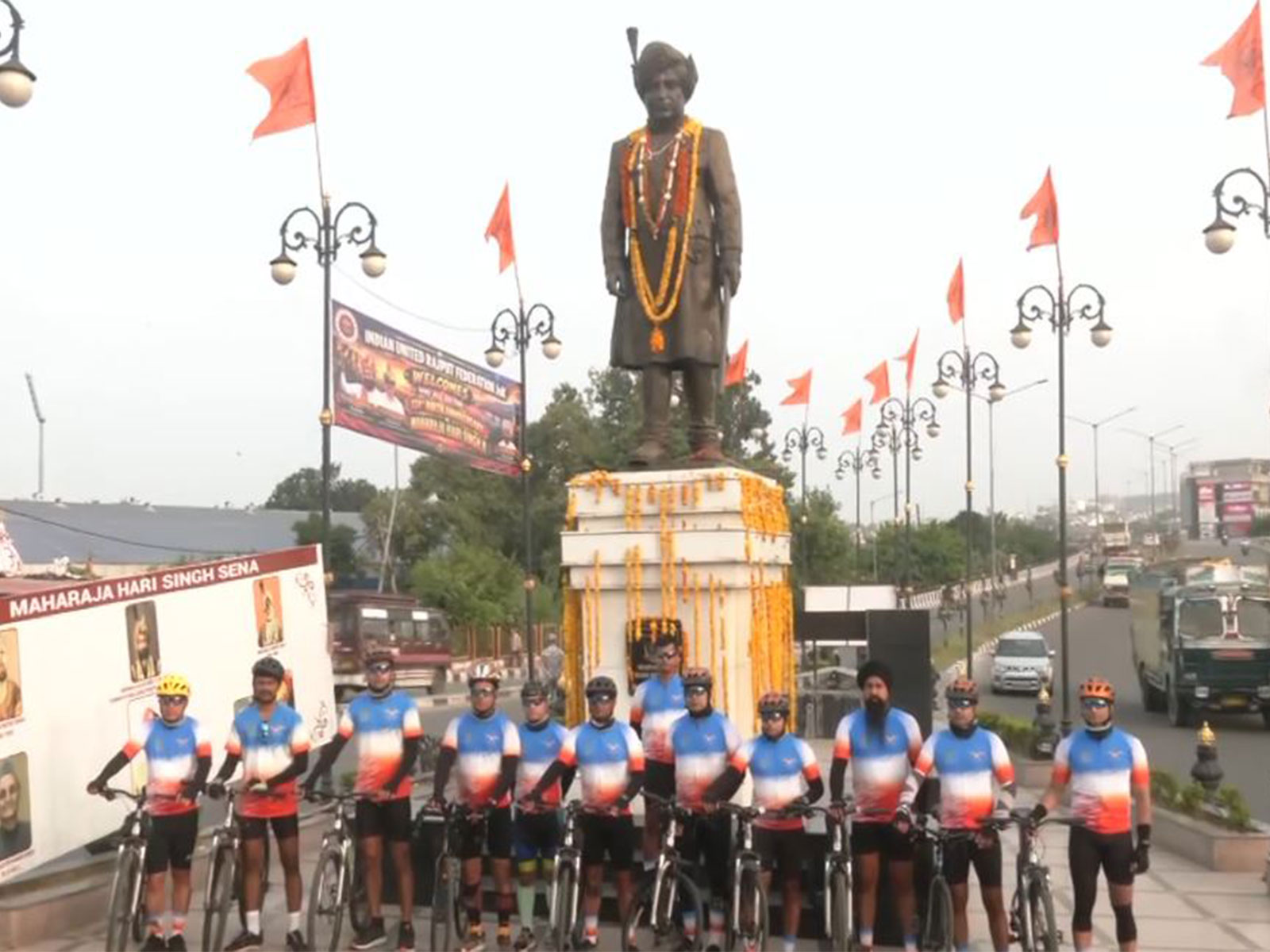 Indian Air Force cycling expedition reaches Jammu ahead of 94th Air Force Day (Photo/ANI) Indian Air Force cycling expedition reaches Jammu ahead of 94th Air Force Day (Photo/ANI)