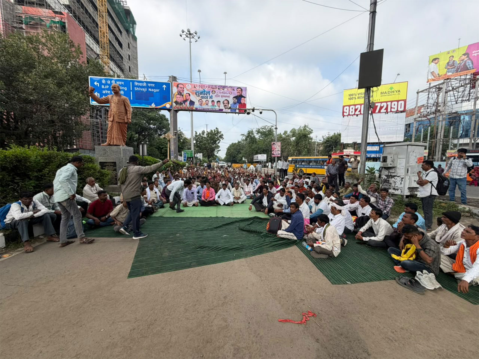 Class IV outsourced and temporary employees are staging protest in Bhopal (Photo/ANI) Class IV outsourced and temporary employees are staging protest in Bhopal (Photo/ANI)