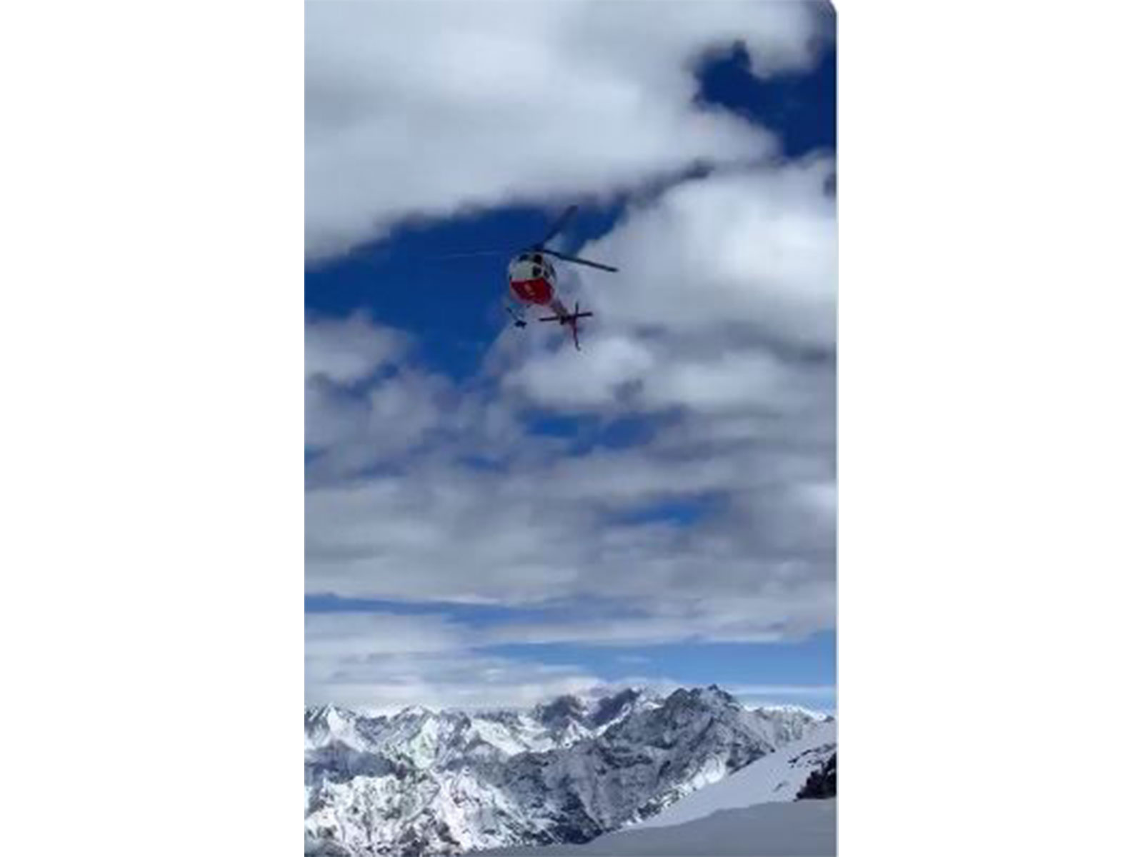 Relief and rescue operations conducted using helicopters to ensure the safe evacuation of trekkers (Photo: Administration)