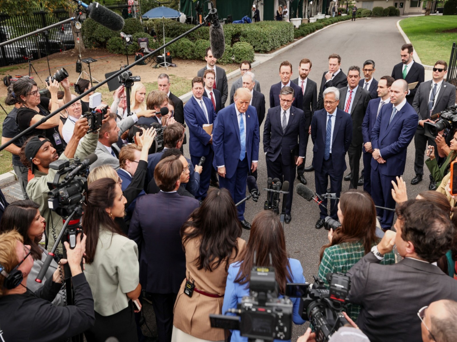 US President Donald Trump with tech giants Elon Musk, Sundar Pichai, Mark Zukerberg, Dario Amodei, and others (Photo/Reuters)