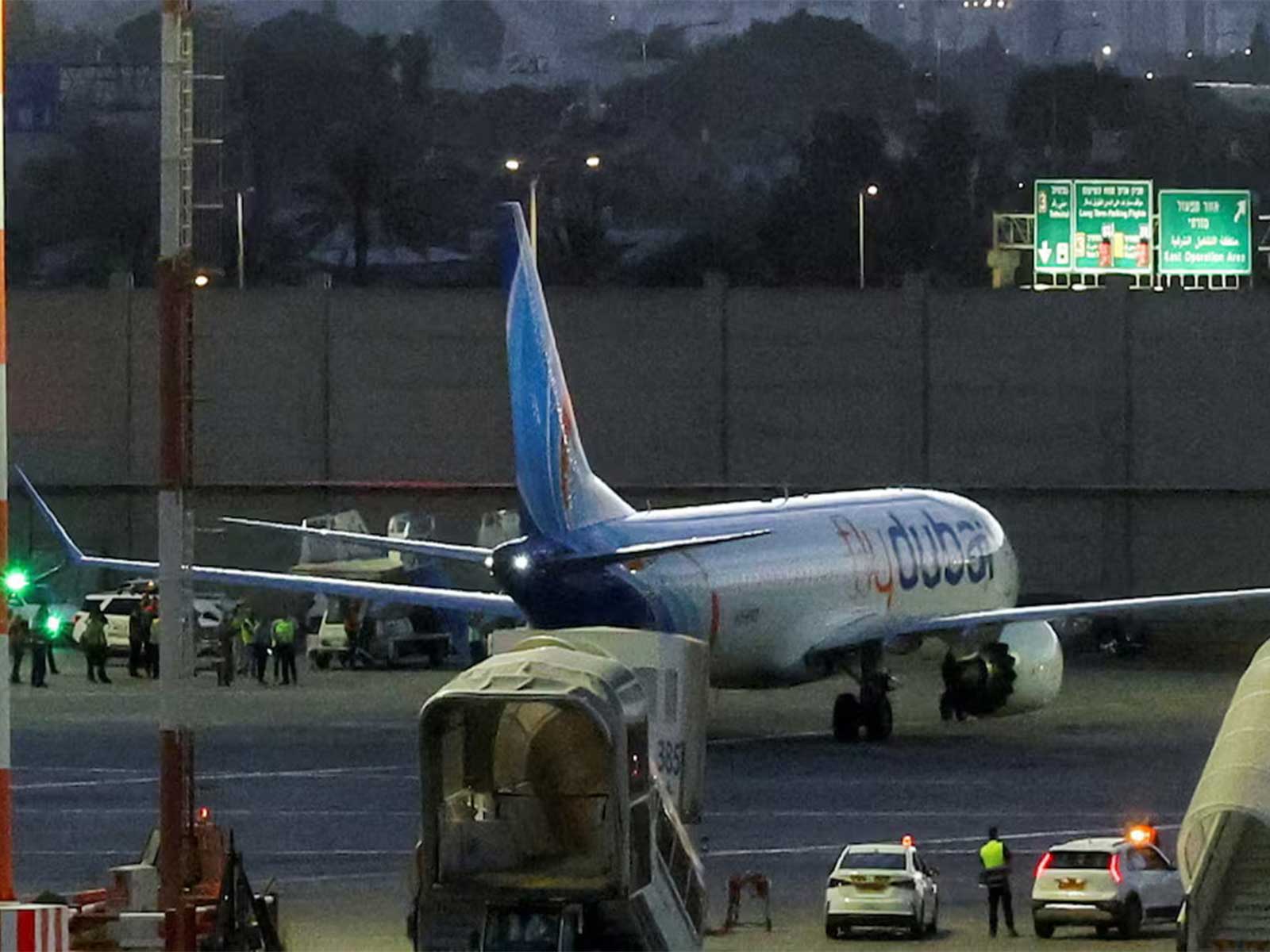 A plane carrying passengers from the FlyDubai flight bound for Israel from the UAE, which was diverted to Saudi Arabia following an emergency signal, arrives at Ben Gurion International Airport in Lod, near Tel Aviv, Israel. (Photo/Reuters)