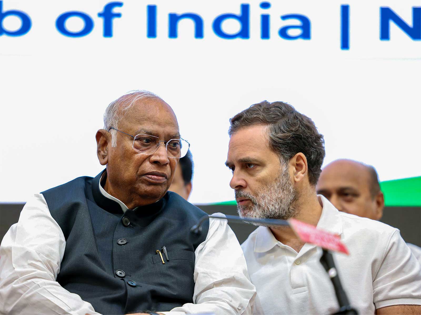 Congress National President and Rajya Sabha LoP Mallikarjun Kharge and Lok Sabha LoP Rahul Gandhi (File Photo/ANI) Congress National President and Rajya Sabha LoP Mallikarjun Kharge and Lok Sabha LoP Rahul Gandhi (File Photo/ANI)