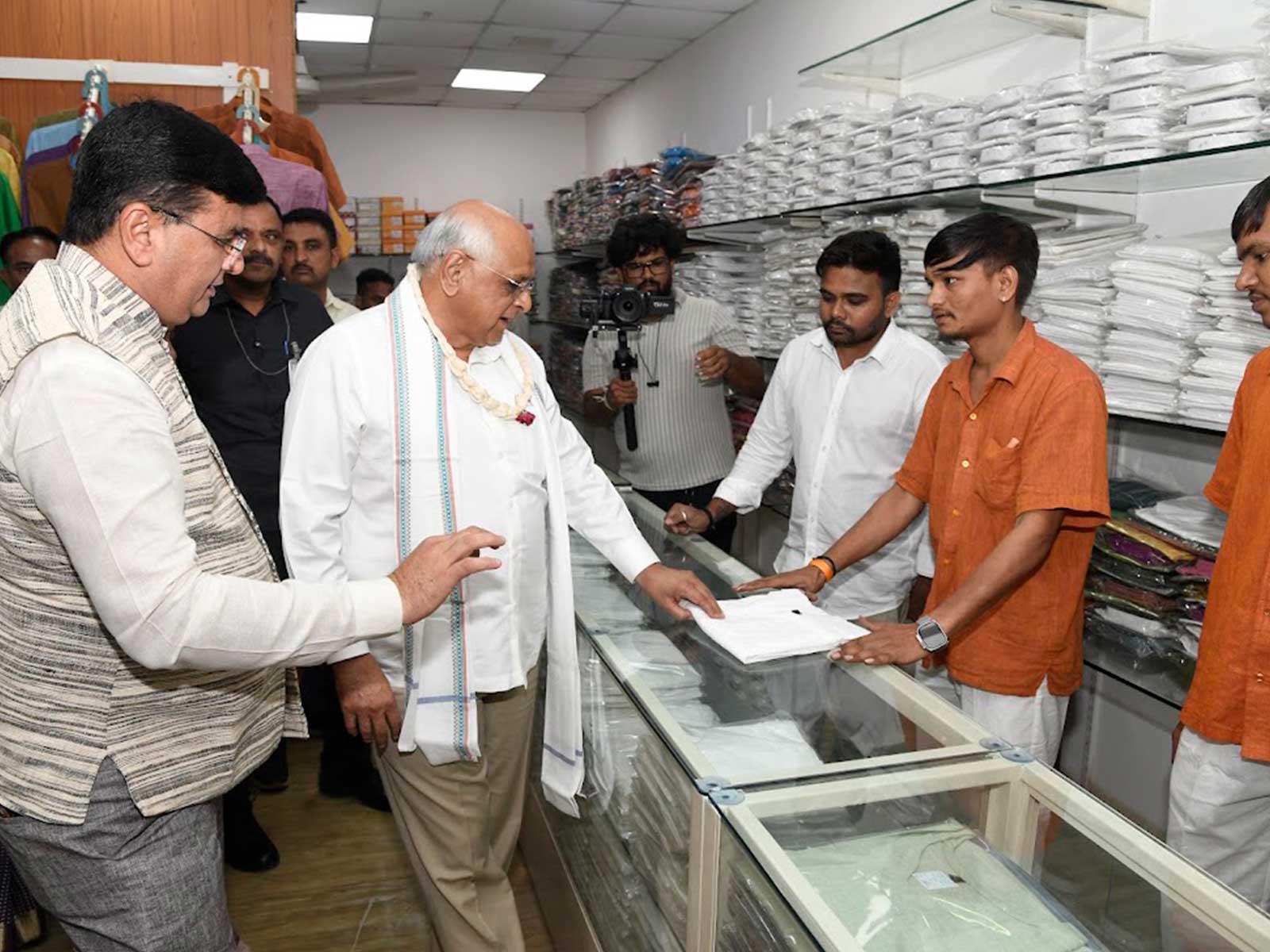 Gujarat CM Bhupendra Patel purchases Khadi garments at Khadi Haat in Gandhinagar on Gandhi Jayanti (Photo/Release) Gujarat CM Bhupendra Patel purchases Khadi garments at Khadi Haat in Gandhinagar on Gandhi Jayanti (Photo/Release)