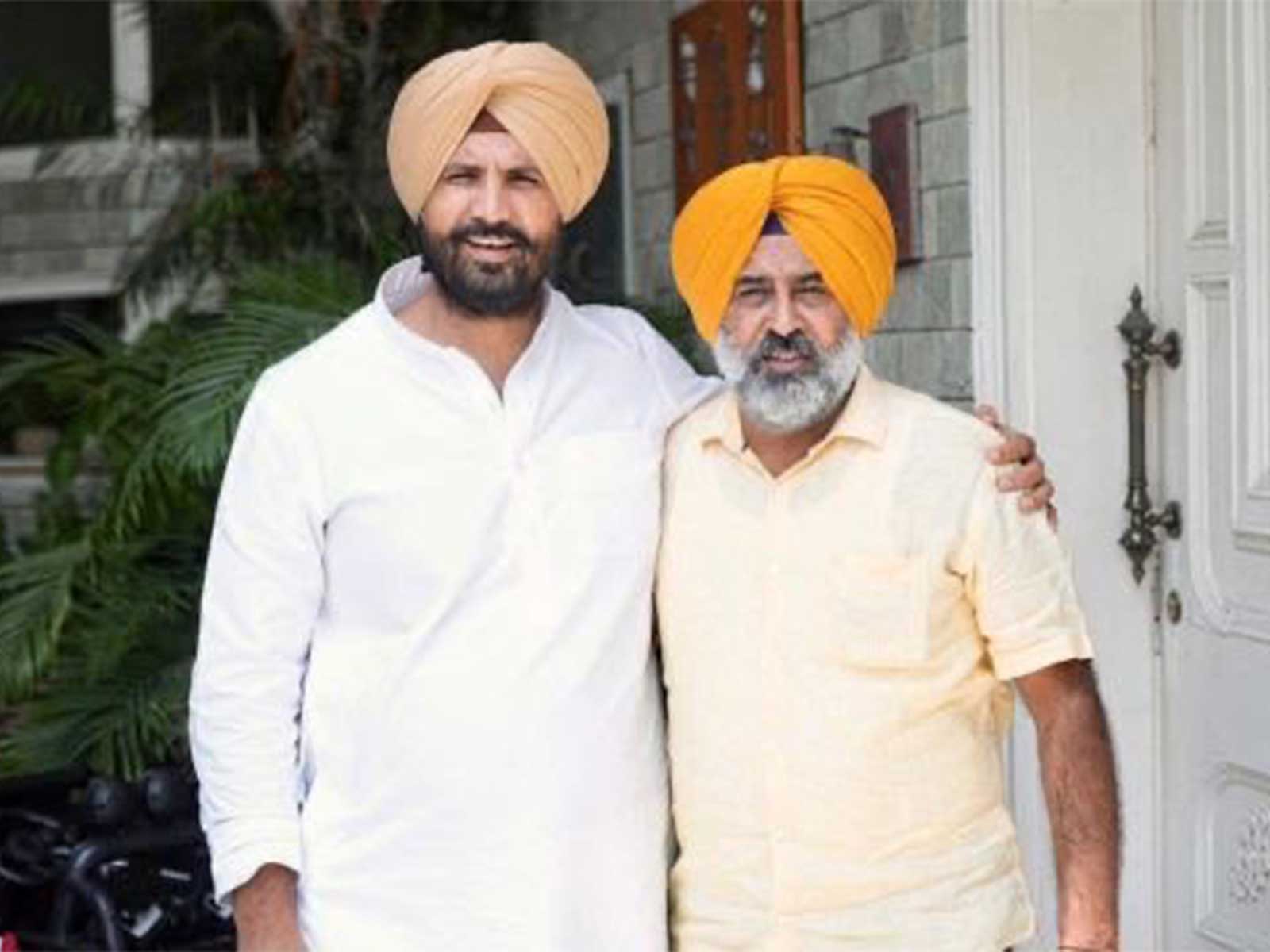 Congress MP Amarinder Singh Raja Warring with new Punjab Congress chief Pargat Singh  (File photo/@RajaBrar_INC)