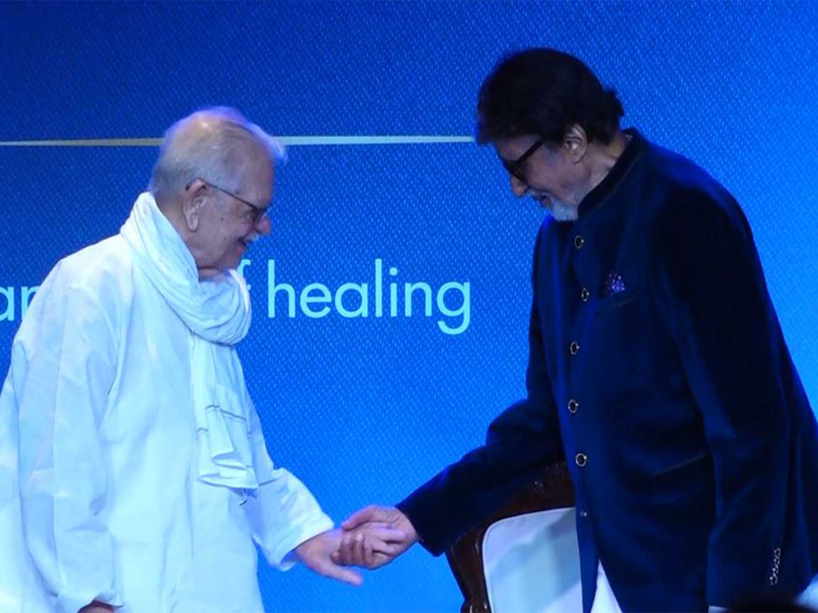 Legends Amitabh Bachchan and Gulzar (Image source: ANI) Legends Amitabh Bachchan and Gulzar (Image source: ANI)