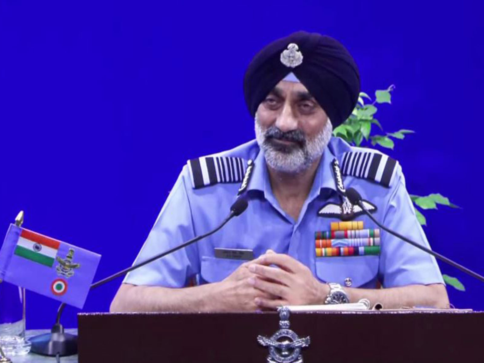 Indian Air Force Chief Air Chief Marshal AP Singh on Saturday praised Flydubai Captain Smit Machchhar for his exceptional bravery (Photo/ ANI) Indian Air Force Chief Air Chief Marshal AP Singh on Saturday praised Flydubai Captain Smit Machchhar for his exceptional bravery (Photo/ ANI)
