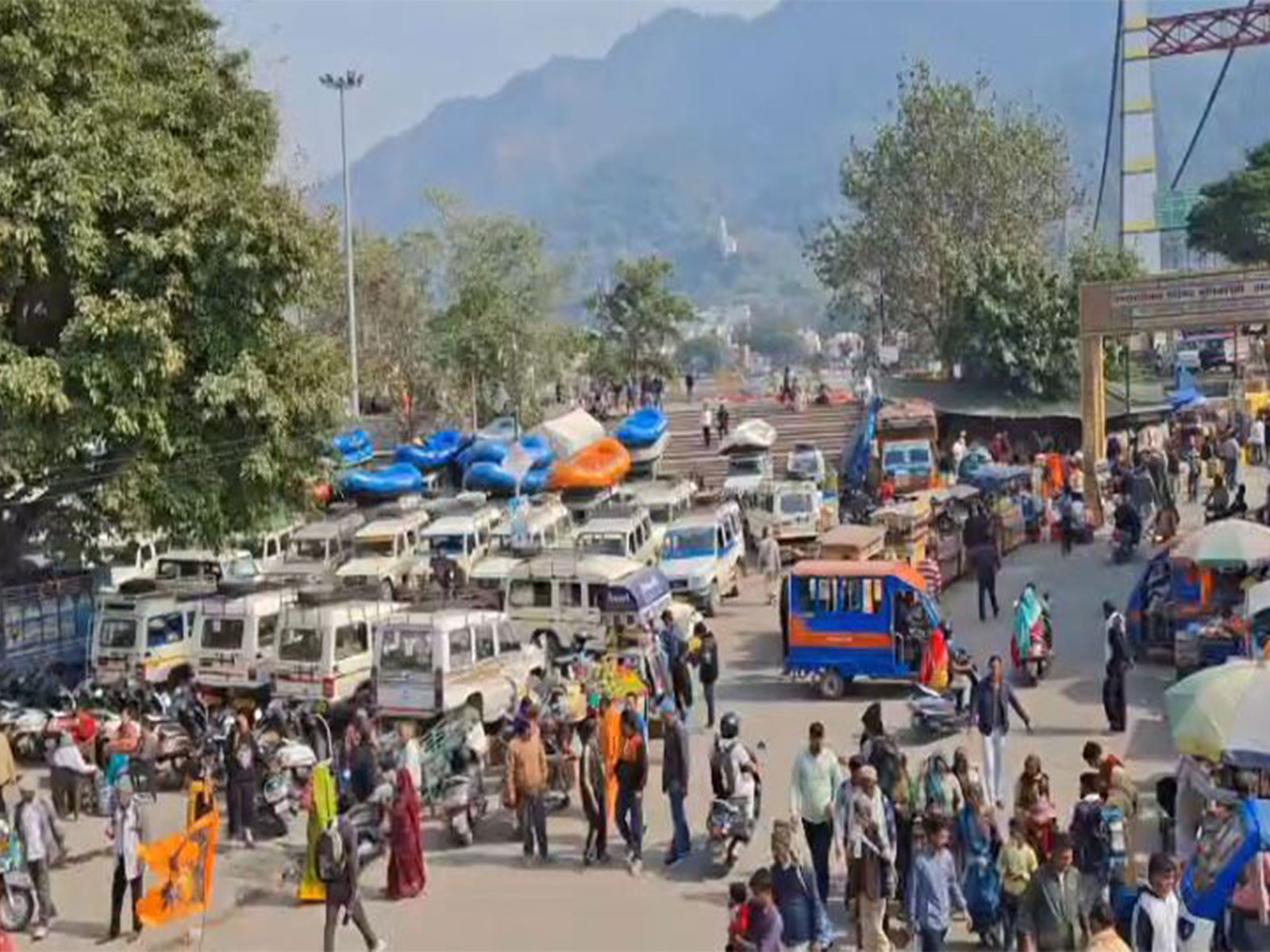Rishikesh witnesses heavy traffic and massive rush (Photo/ANI)