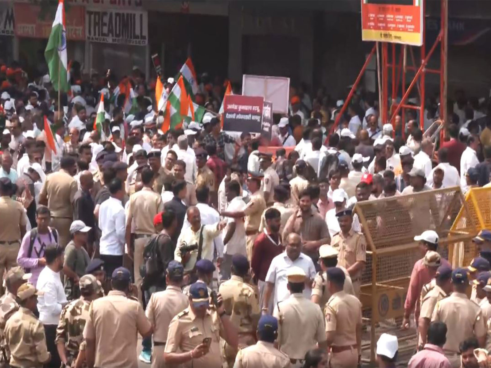 People gather at Mumbaiโs Metro Cinema ahead of Uddhav, Raj Thackerayโs protest march (Photo/ANI) People gather at Mumbaiโs Metro Cinema ahead of Uddhav, Raj Thackerayโs protest march (Photo/ANI)