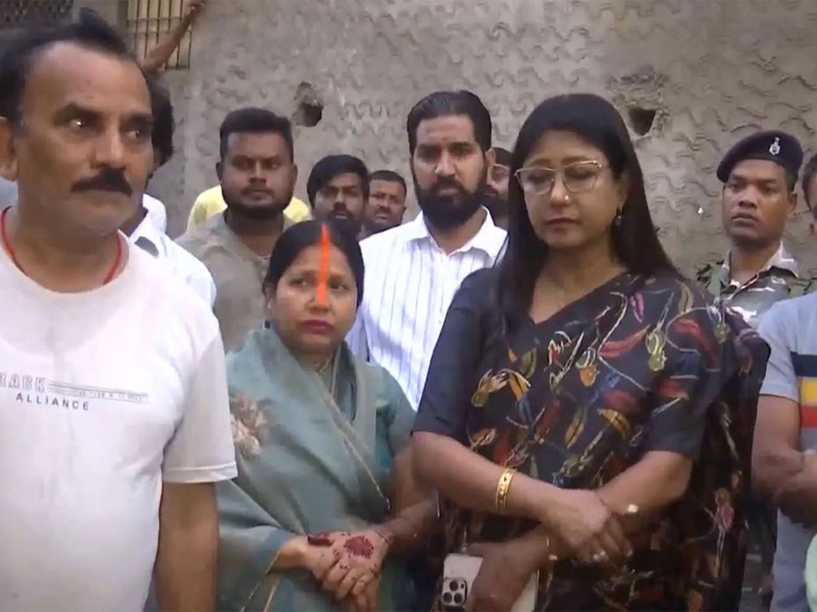 Rajya Sabha MP Mahua Maji expressed condolences to the bereaved family (Photo/ANI) Rajya Sabha MP Mahua Maji expressed condolences to the bereaved family (Photo/ANI)