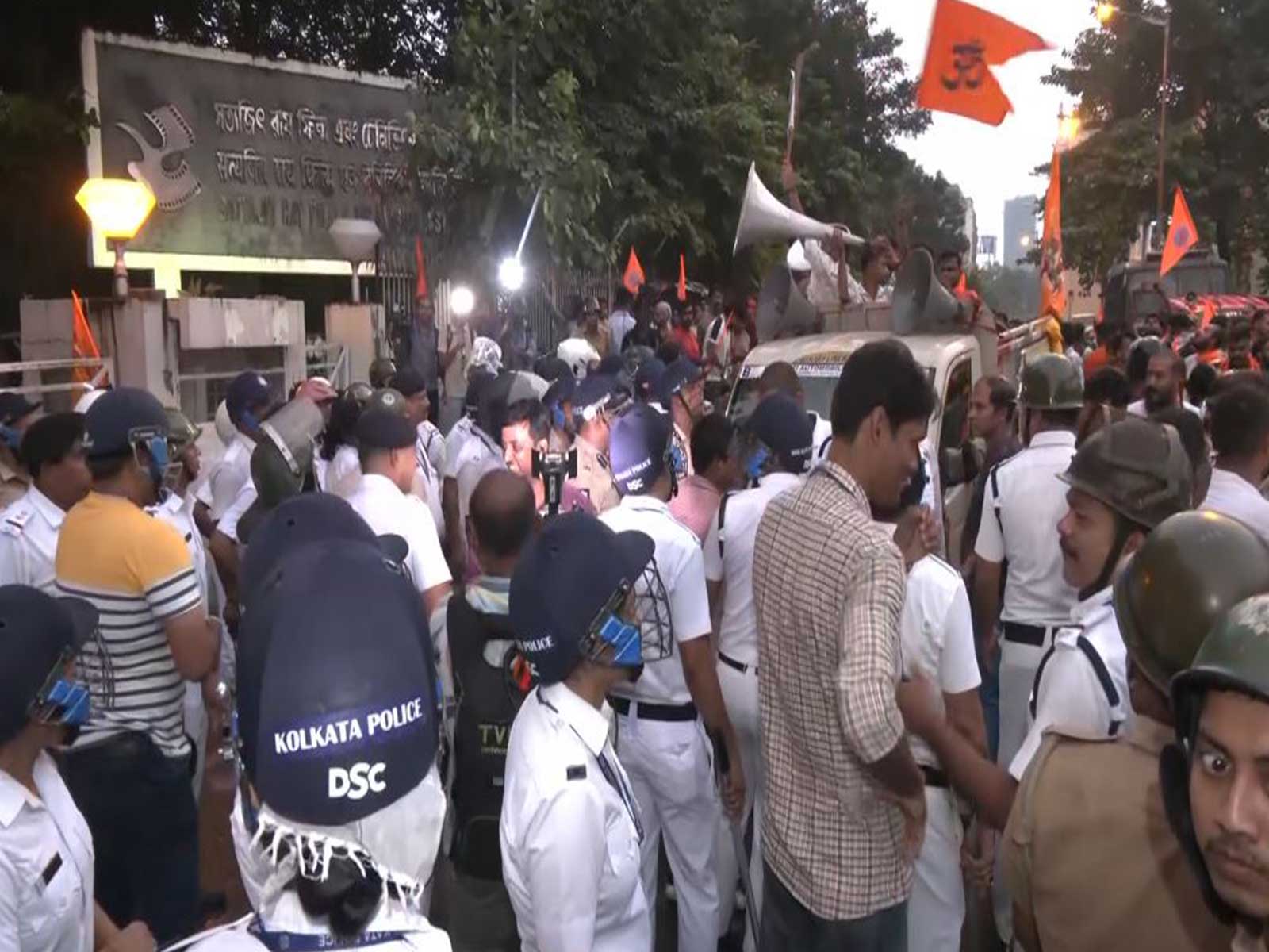 Members of the Hindu Jagran Manch protesting outside SRFTI (Photo/ANI)