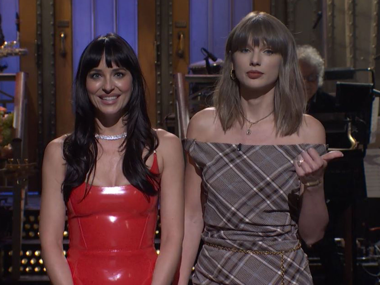 Taylor Swift, Dakota Johnson (Photo/X@nbcsnl)