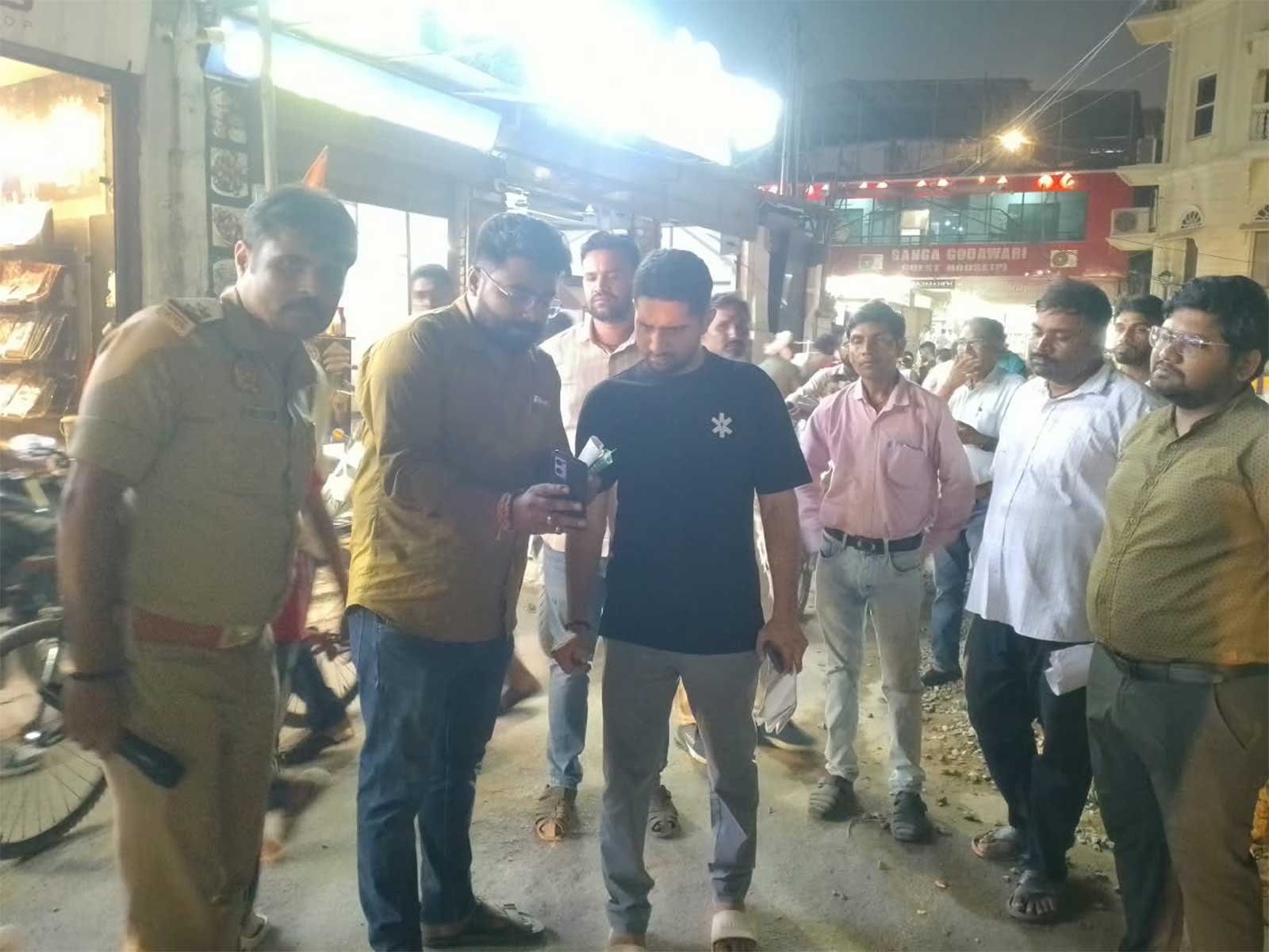 Varanasi Municipal Commissioner Himanshu Nagpal on inspection (Photo/Varanasi Municipal Corporation)