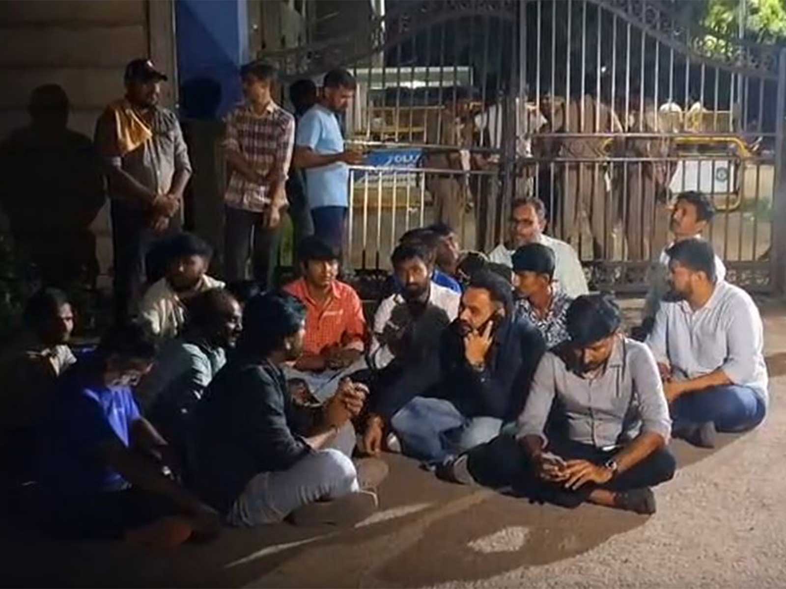 Congress’s Jignesh Mevani stages dharna at Gandhinagar police station over&hellip;
