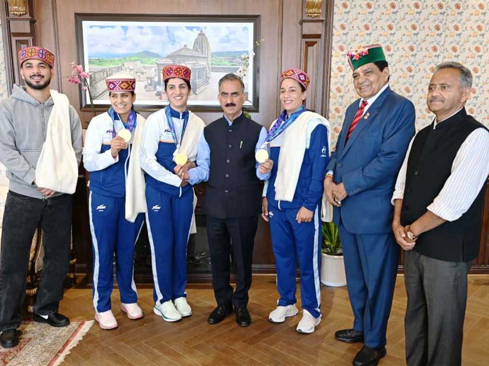 Himachal Pradesh CM Sukhvinder Singh Sukhu with women’s kabaddi team players Pushpa Rana, Jyoti Thakur and Bhawna Thakur (Photo/ANI)