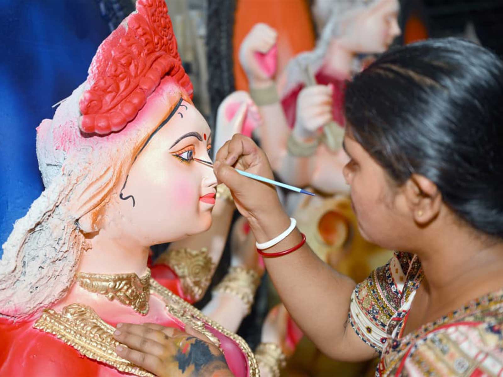 Women artist giving final touches to Durga idol (Photo/ANI)