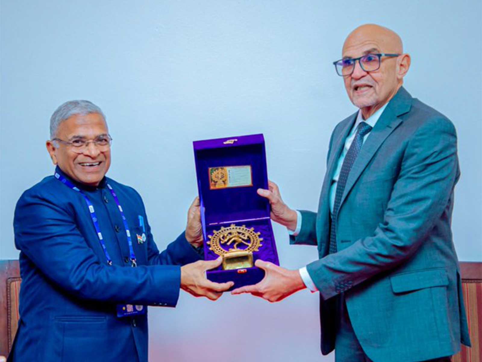 Rajya Sabha Deputy Chairman Harivansh presenting a token gift to Tanzania National Assembly Speaker Mussa Azzan Zungu during their bilateral meeting on the sidelines of the 153rd International Parliamentary Union (IPU) Assembly in Arusha, Tanzania. (Photo: X/@IndiainTanzania)