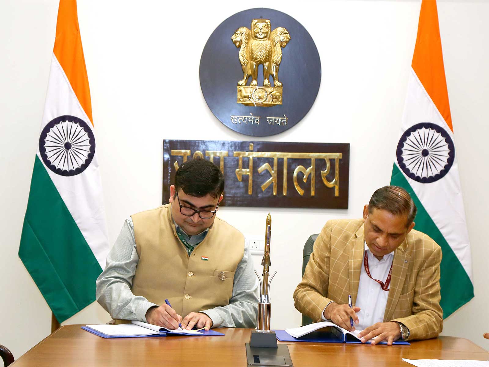MoD signs contract to procure BrahMos Fire Control System and Launchers for Indian Navy ships (Photo/PIB)