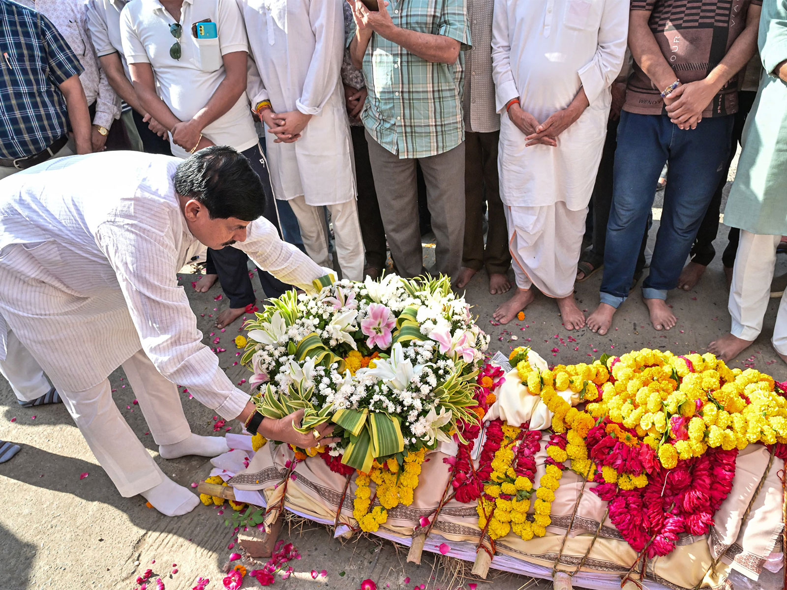 MP CM Mohan Yadav paying floral tribute to the mortal remains of Vinod Kumar. (Photo / X @DrMohanYadav51)