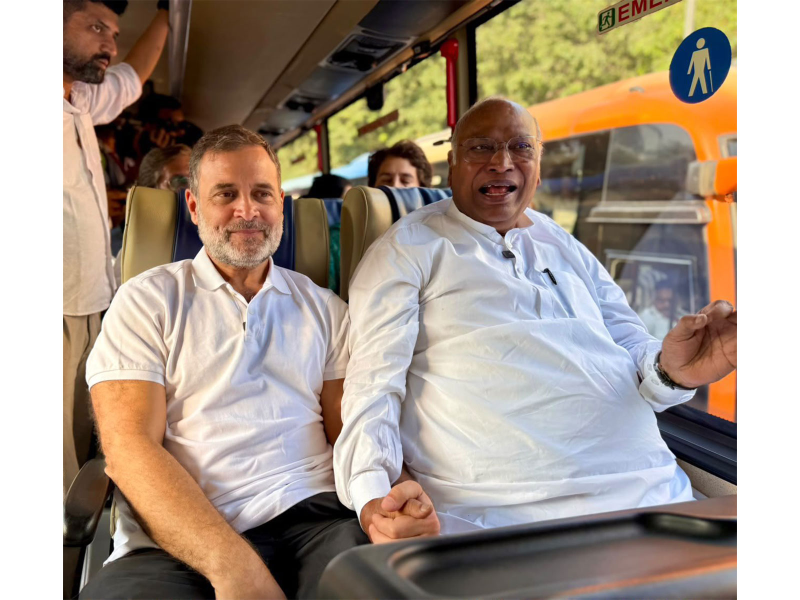 Congress president Mallikarjun Kharge with MP Rahul Gandhi (Photo/@kharge)