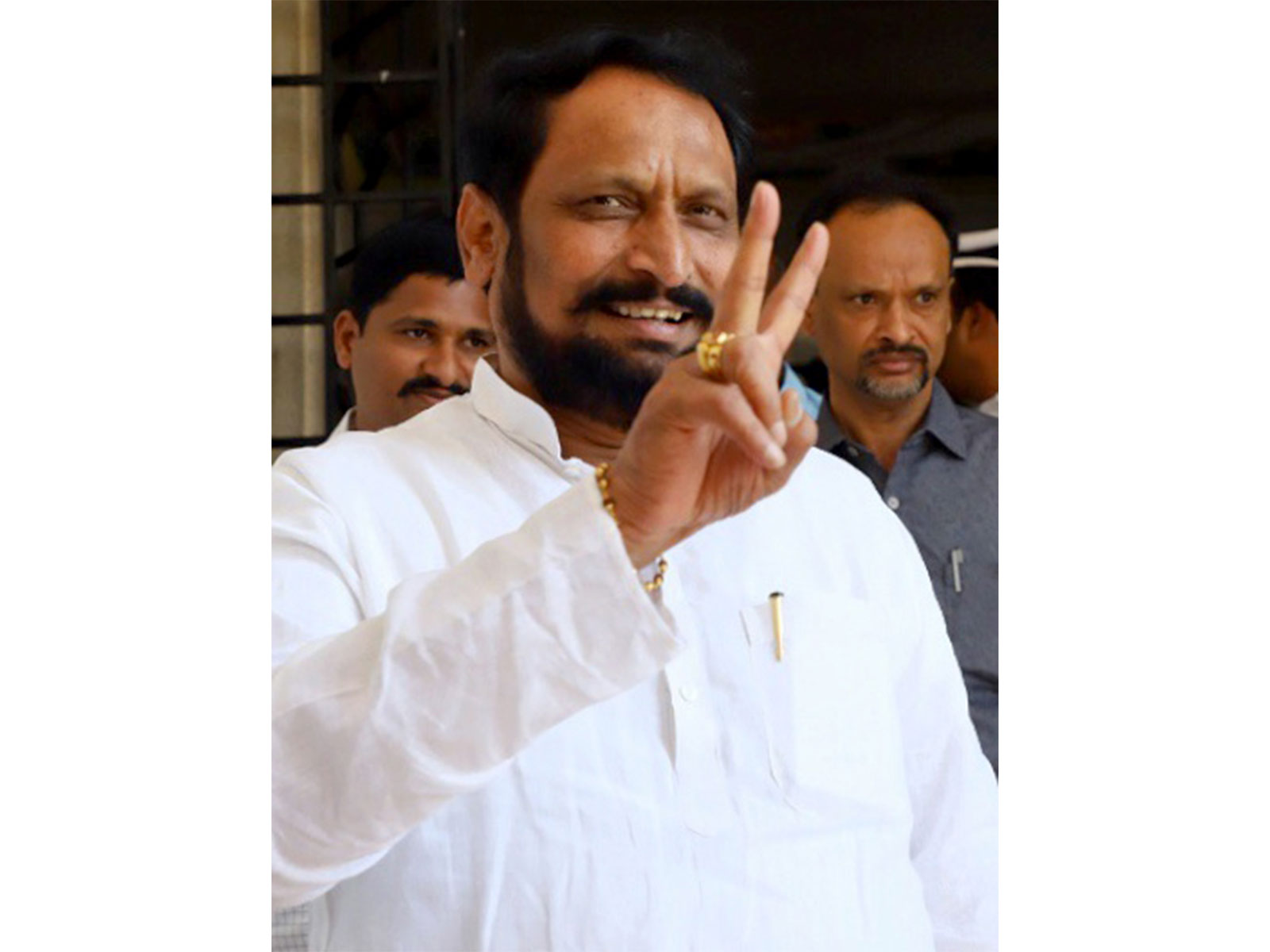 Karnataka Minister Lakshman Savadi (Photo/ ANI) Karnataka Minister Lakshman Savadi (Photo/ ANI)