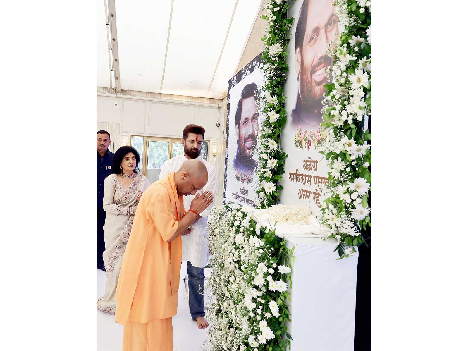 Uttar Pradesh Chief Minister Yogi Adityanath paid tribute to former Union Minister and Lok Janshakti Party founder Ram Vilas Paswan (Photo/X/@myogiadityanath) Uttar Pradesh Chief Minister Yogi Adityanath paid tribute to former Union Minister and Lok Janshakti Party founder Ram Vilas Paswan (Photo/X/@myogiadityanath)