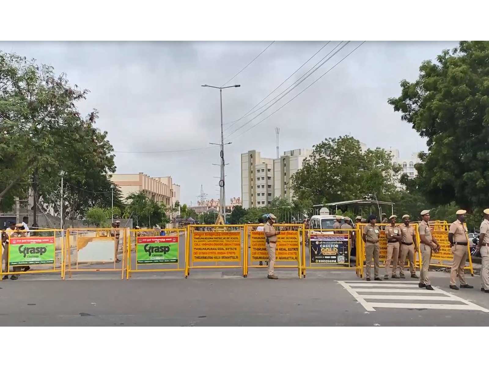 Police barricades Tiruppur ahead of vote counting for Dharapuram Assembly constituency (Photo/ANI)