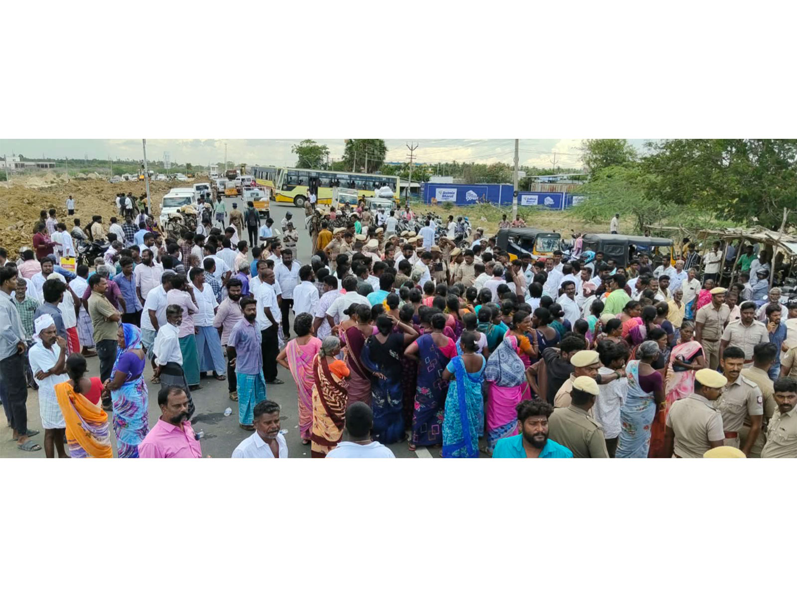 Locals stage a road-roko protest demanding action. (Photo/ANI)