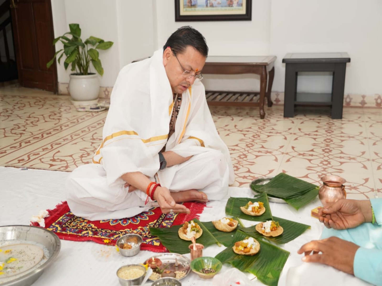 Uttarakhand Chief Minister Pushkar Singh Dhami performs Tarpan to pay homage to his ancestors on Pitru Visarjan Amavasya (Photo/@pushkardhami)