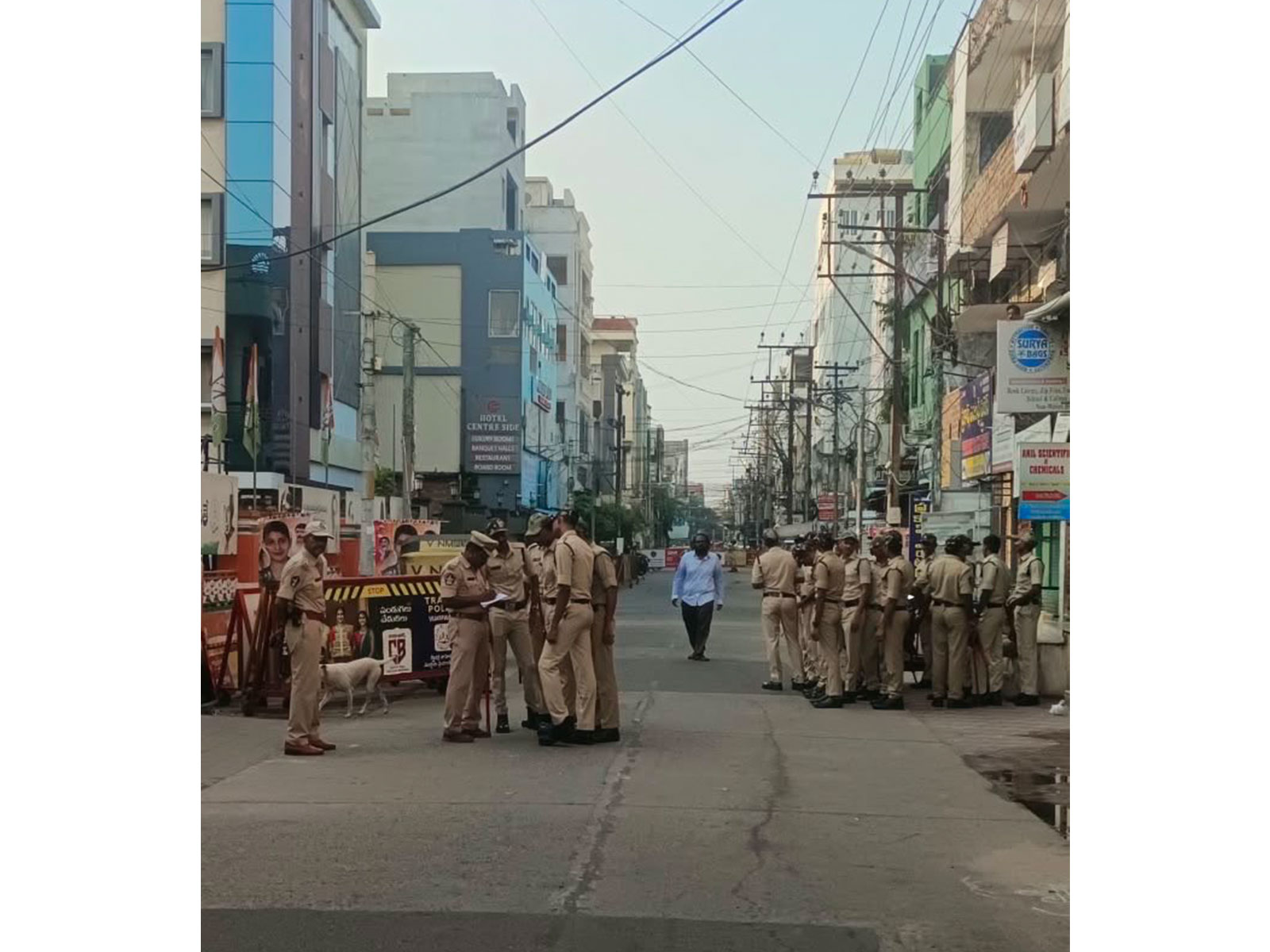 APCC President flags heavy police deployment in Vijayawada (Photo/@realyssharmila) APCC President flags heavy police deployment in Vijayawada (Photo/@realyssharmila)