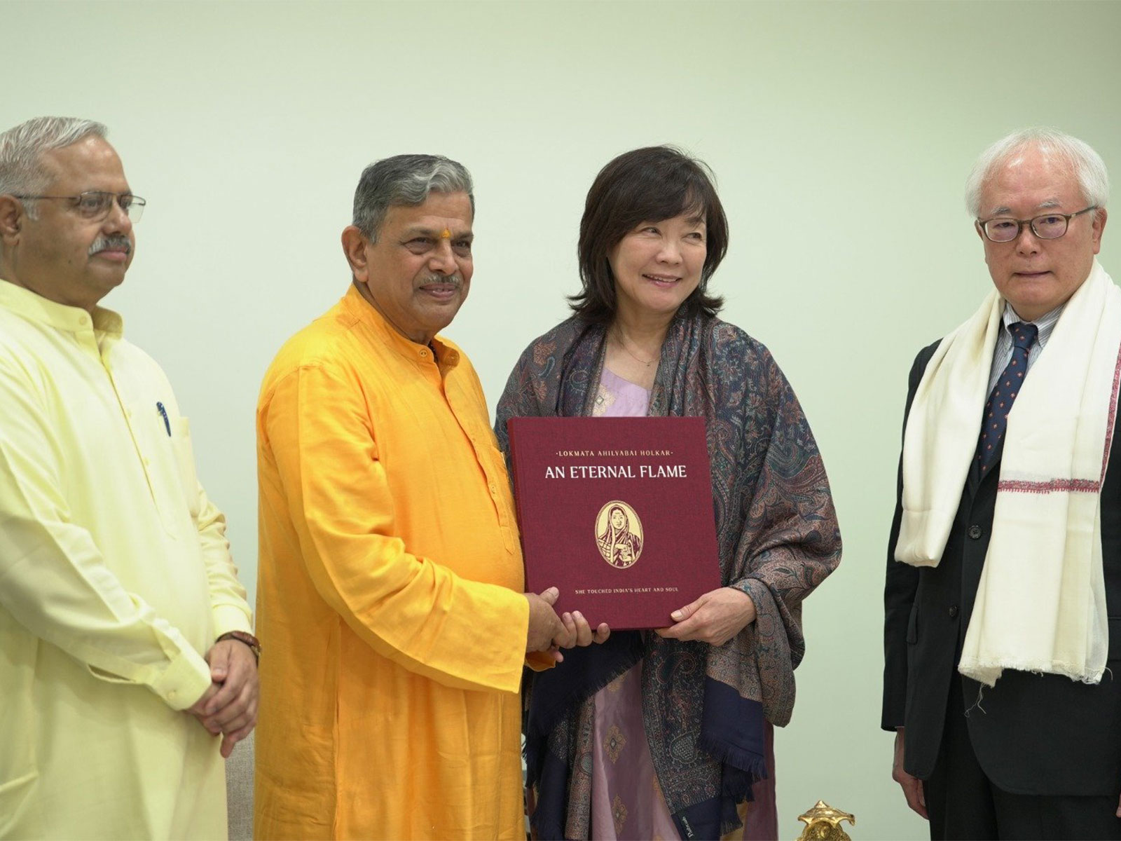  Akie Abe, wife of former Japanese Prime Minister late Shinzo Abe (On Centre Right), and Tomohiko Taniguchi, Chairman of Nippon Kaigi (On Right) met Rashtriya Swayamsevak Sangh (RSS) Sarkaryavah (General Secretary) Dattatreya Hosabale (On Centre Left) (Photo/ANI)