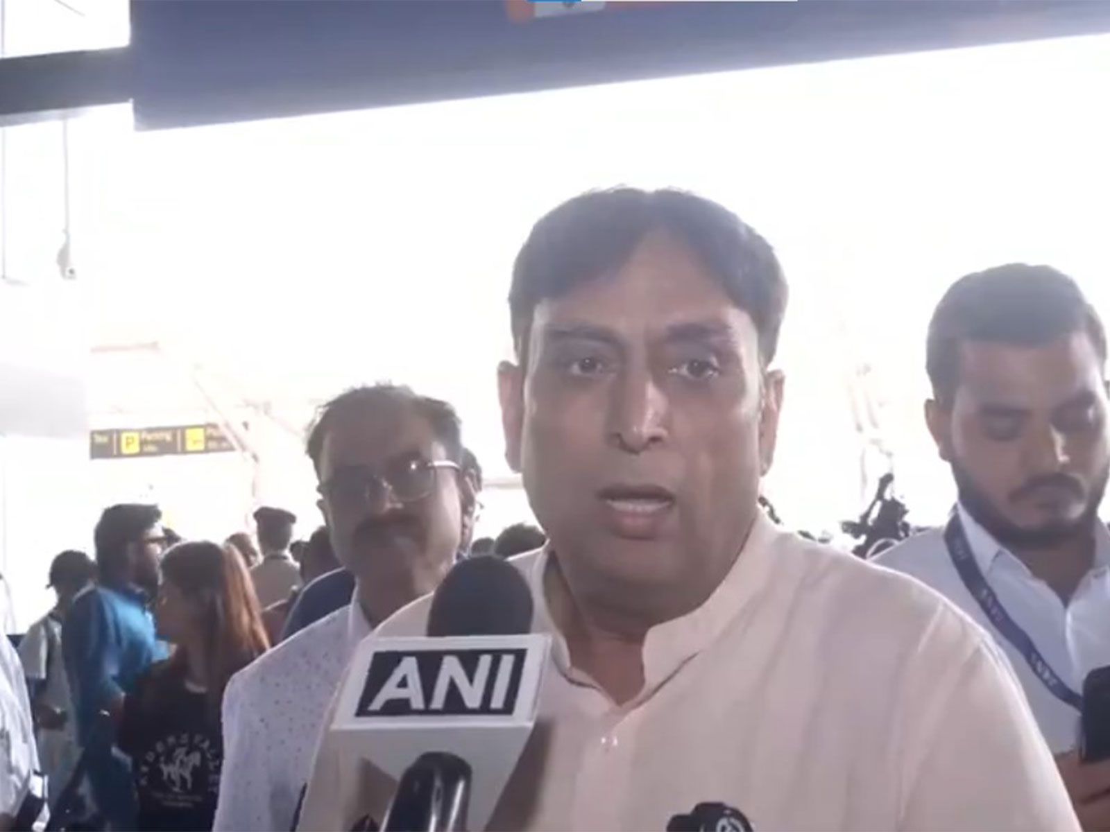 Fellow passenger on board the same flight as CJP activist Abhijeet Dipke's (Photo/ANI) Fellow passenger on board the same flight as CJP activist Abhijeet Dipke's (Photo/ANI)
