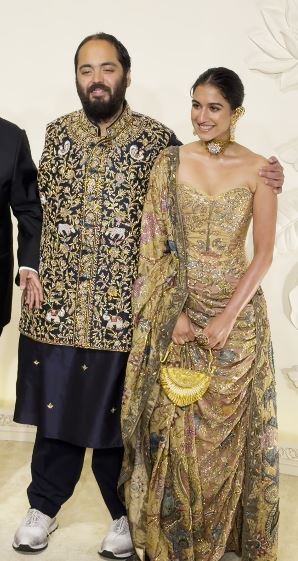 Bollywood celebs join Ambanis for ‘Devi Shakti’ celebration at Swadesh Eros