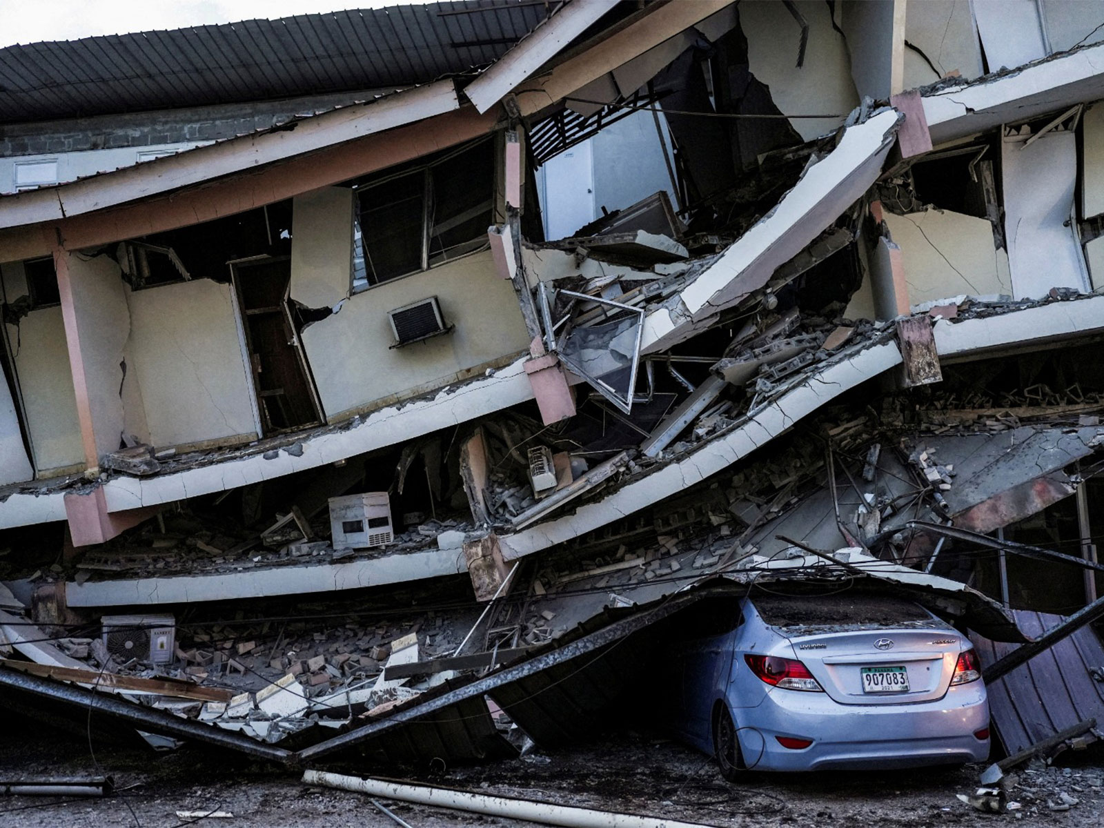 A car sits crushed beneath debris from a collapsed building after an earthquake struck near the southern coast of Panama (Photo/Reuters)