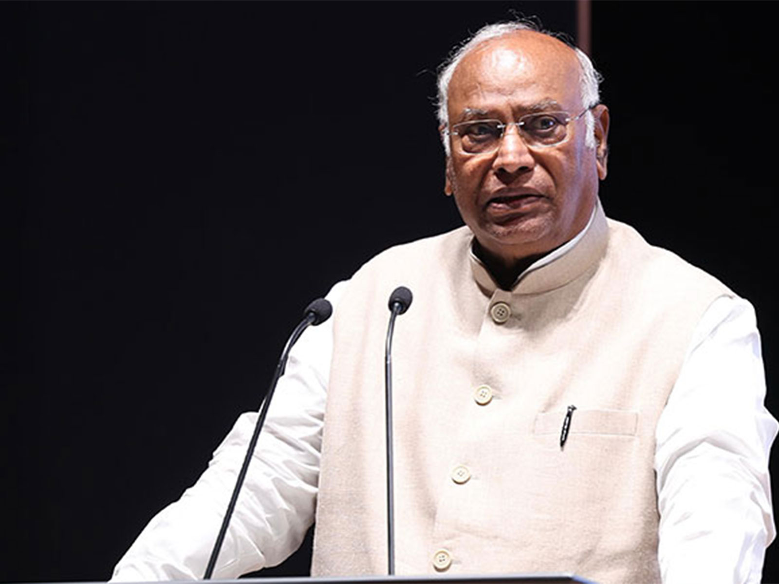 Congress president Mallikarjun Kharge (File Photo/ANI) Congress president Mallikarjun Kharge (File Photo/ANI)