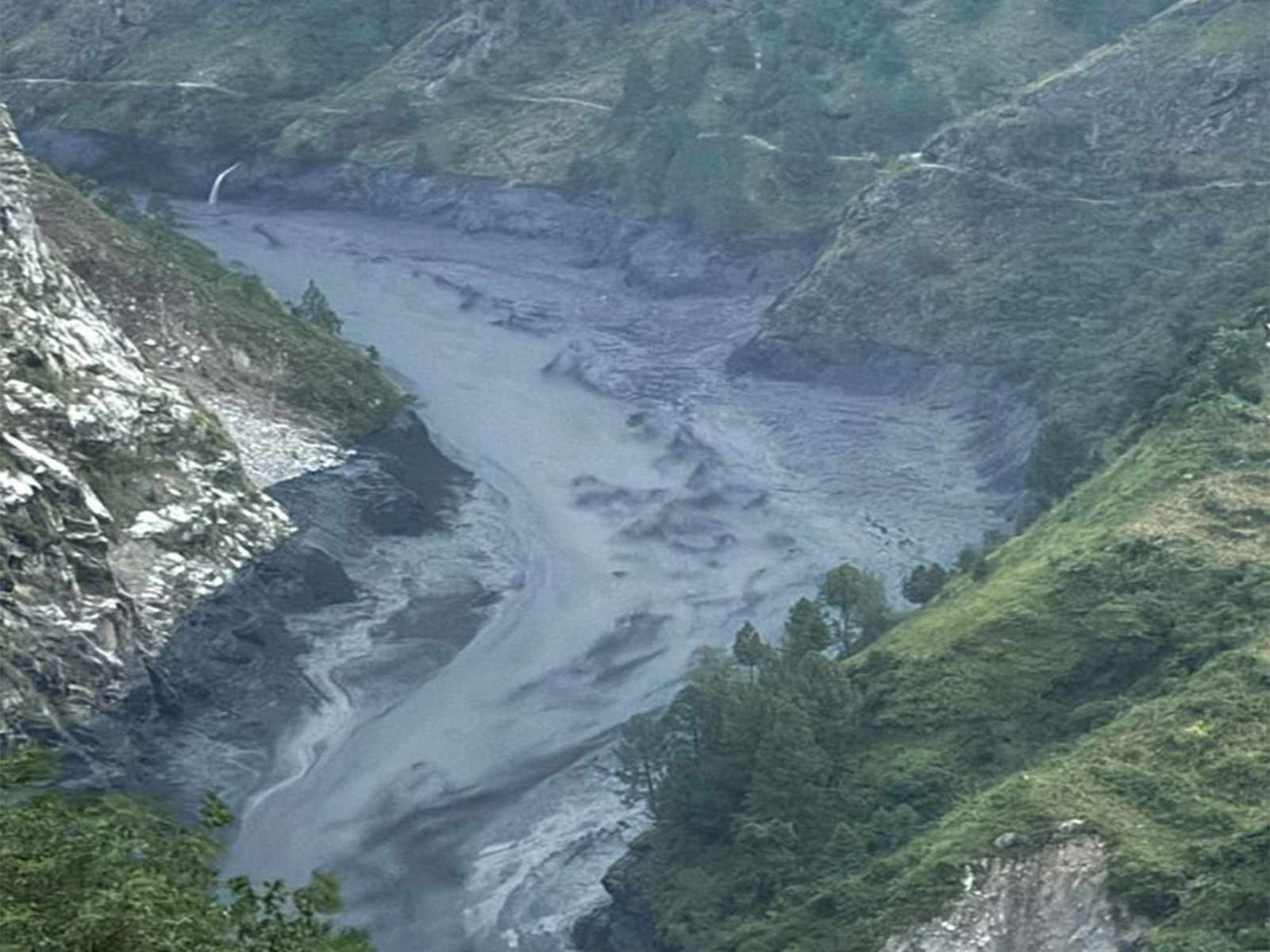 An aerial photograph captured from a helicopter shows the flood-affected Budhi Gandaki River basin in Nepal. (Photo: X/@NDRRMA_Nepal)