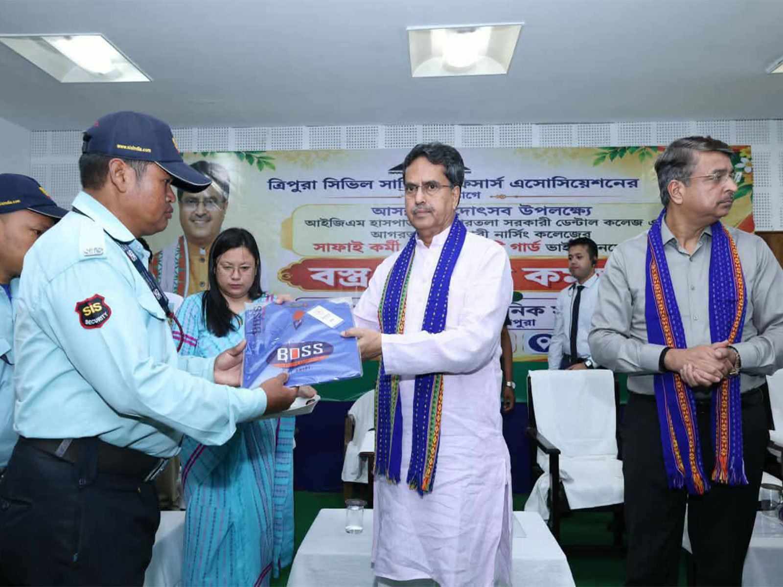 Tripura CM Manik Saha at clothes distribution programme organised by state Civil Service Officers Association (Photo/Tripura CMO)