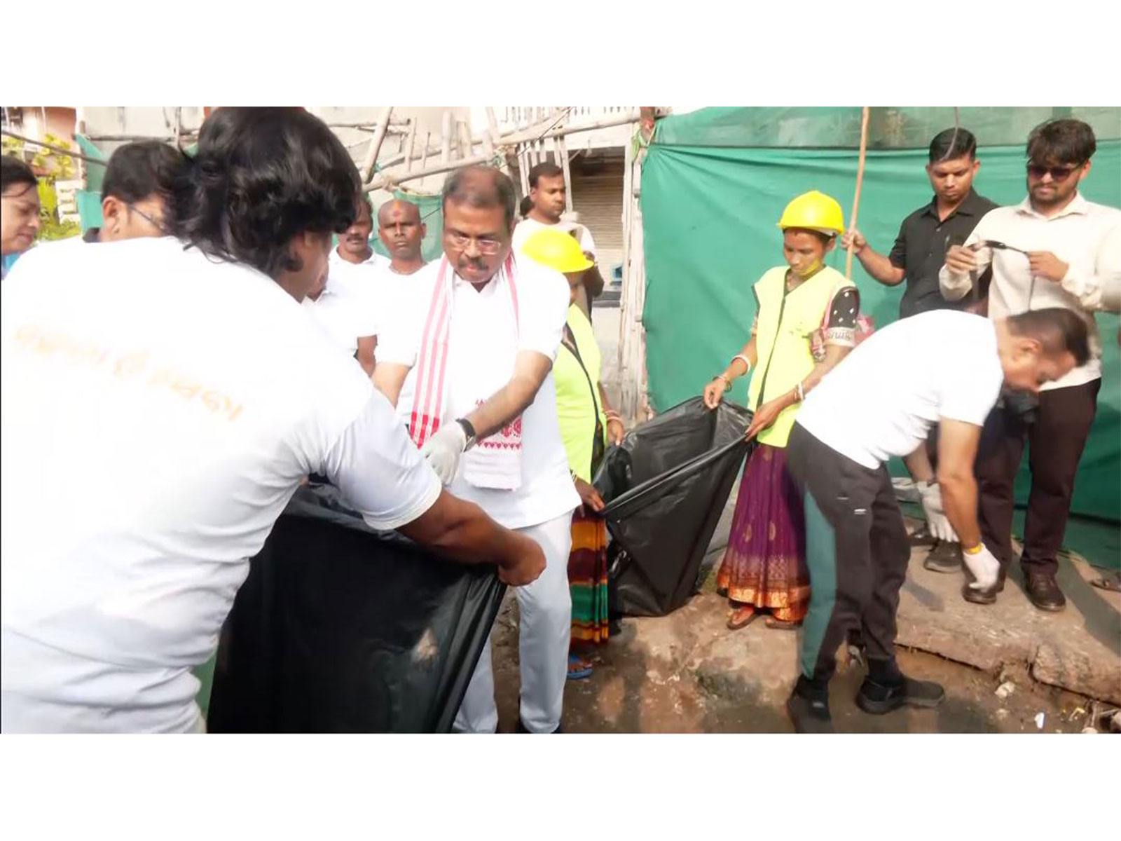 Dharmendra Pradhan participated in cleanliness drive (Photo/ANI)