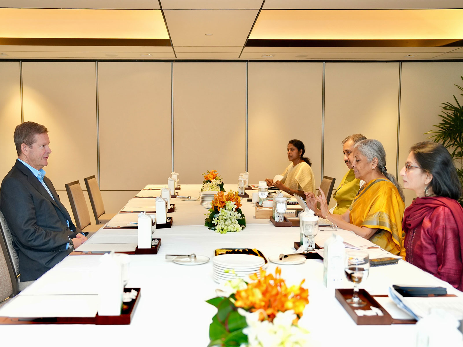 Sithraman during meeting with executives in Singapore (Photo/X/@FinMin)