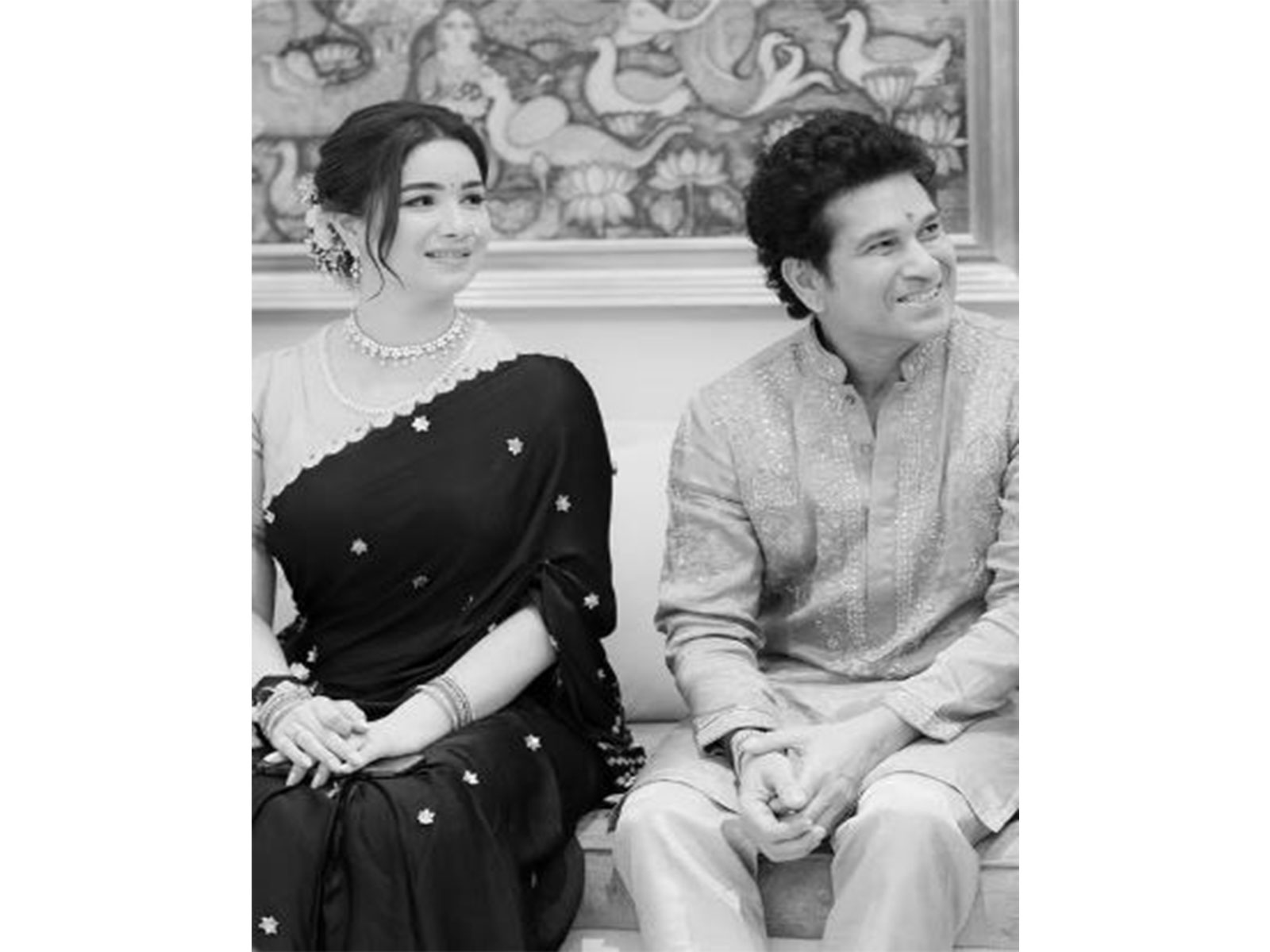Cricket icon Sachin Tendulkar with his daughter Sara (Image source: Sachin's Instagram)