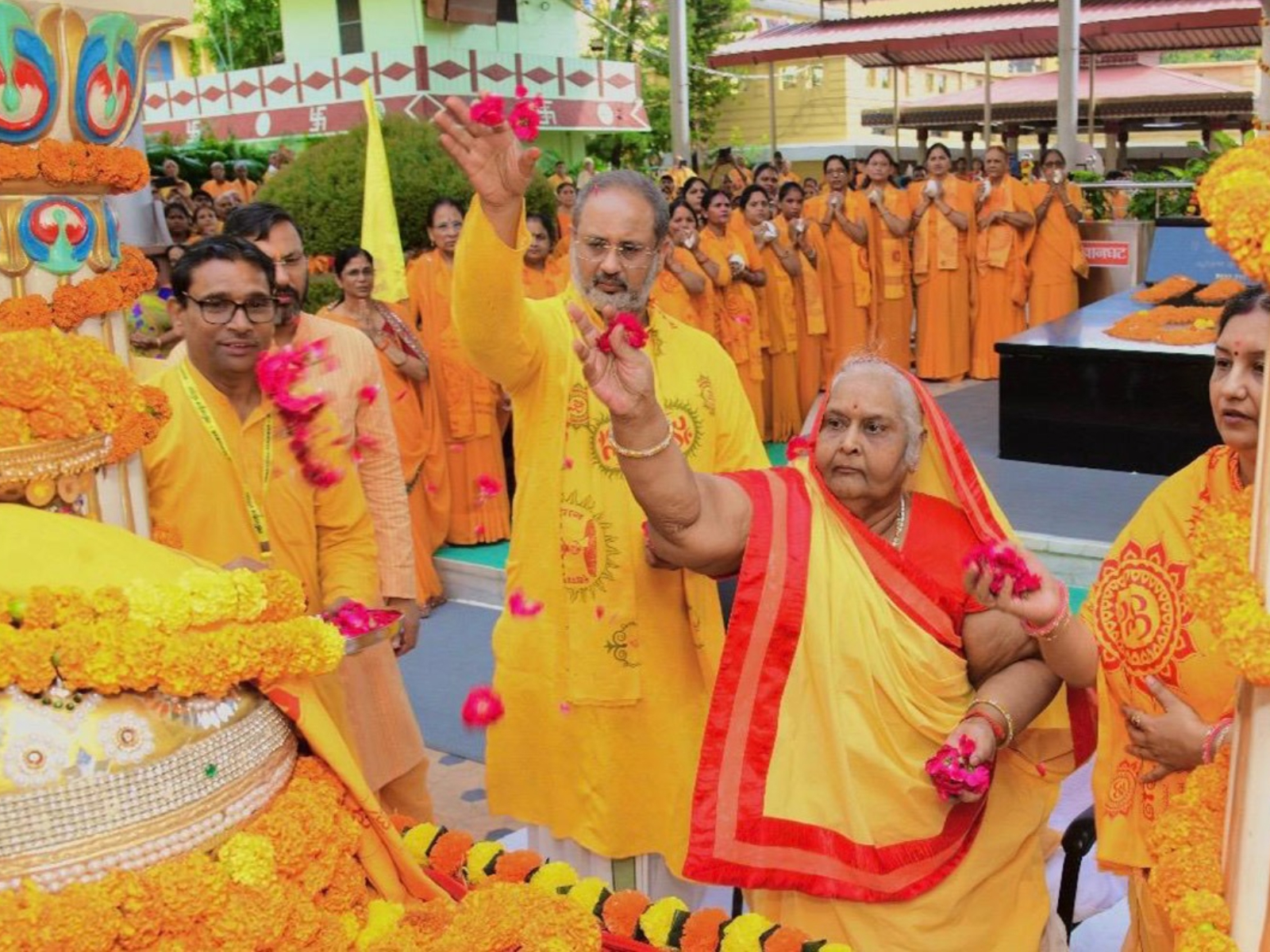 Three Jyoti Kalash Chariots depart from Shantikunj (Photo/Gayatri Pariwar) Three Jyoti Kalash Chariots depart from Shantikunj (Photo/Gayatri Pariwar)