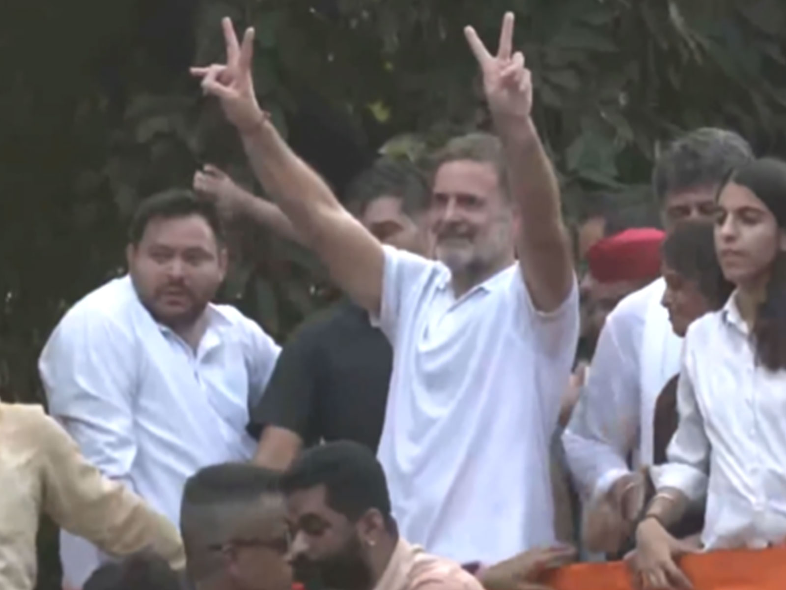 INDIA bloc leaders, including Lok Sabha LoP Rahul Gandhi, march to Supreme Court (Photo/ANI)
