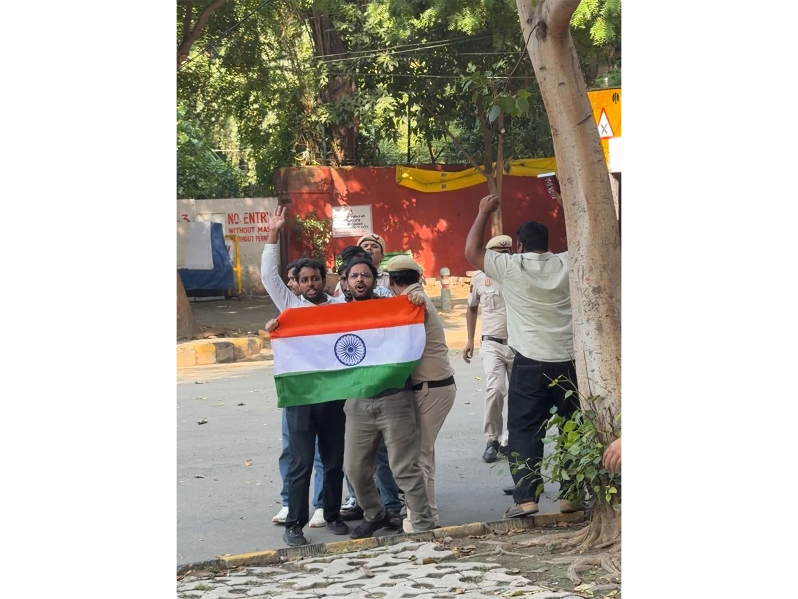 CJP's Ashutosh Ranka at Jantar Mantar on Tuesday (Photo/@abhijeet_dipke)