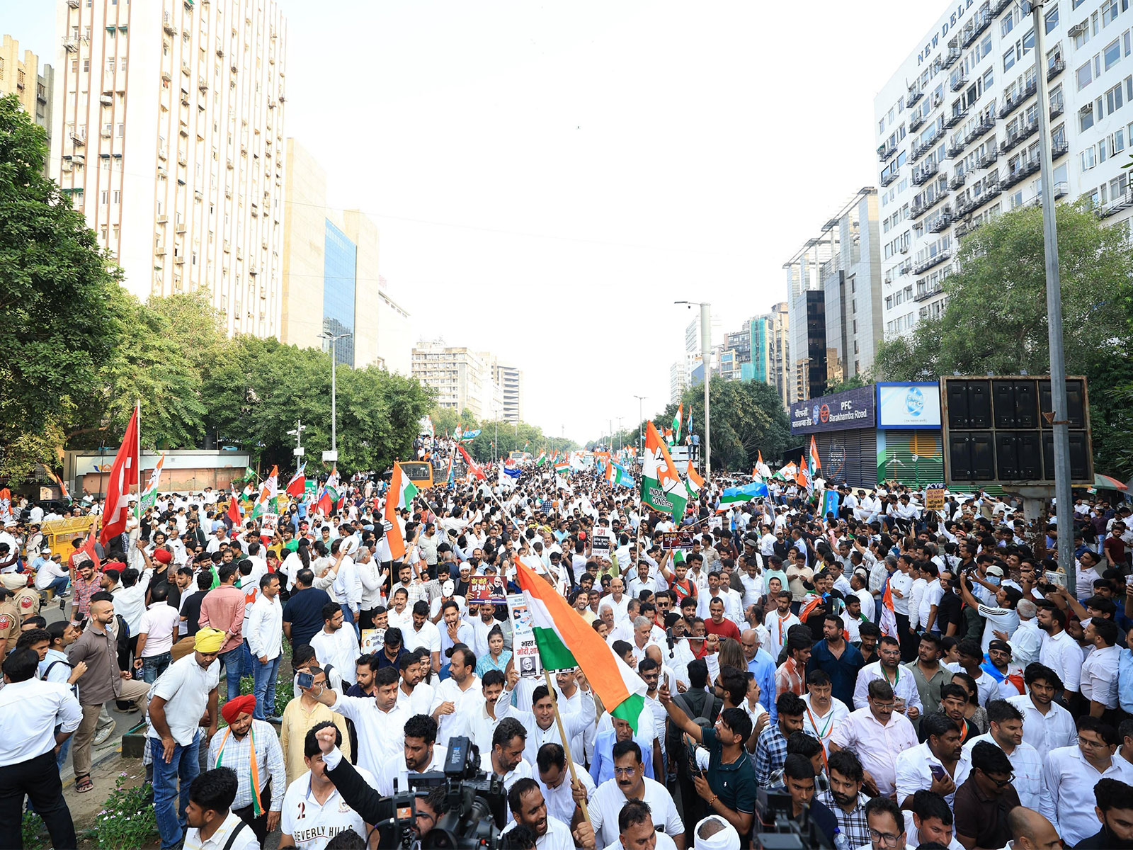 INDIA bloc leaders march towards SC against CEC Gyanesh Kumar in New Delhi on October 12 (Photo: x/@INCIndia)