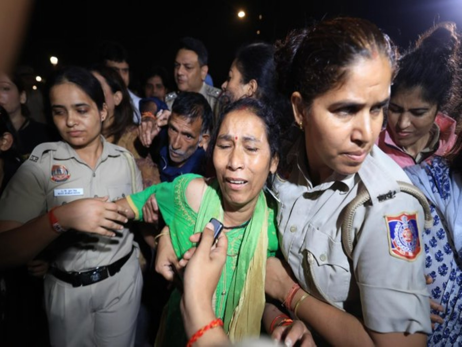 Ankita Bhandari’s parents (Photo/@RahulGandhi)
