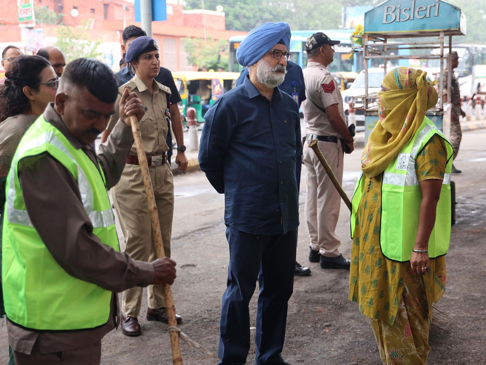 Delhi LG Taranjit Singh Sandhu inspects civic amenities in Old Delhi (Photo: x/@LtGovDelhi)