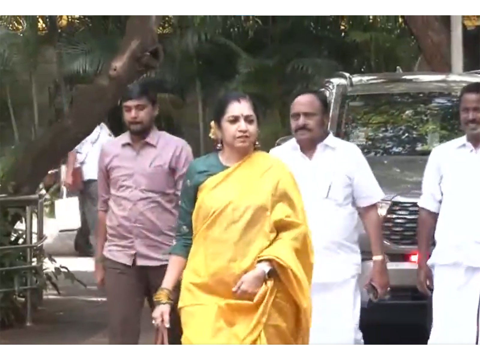 DMK MPs arrive at party headquarters (Photo/ANI) DMK MPs arrive at party headquarters (Photo/ANI)
