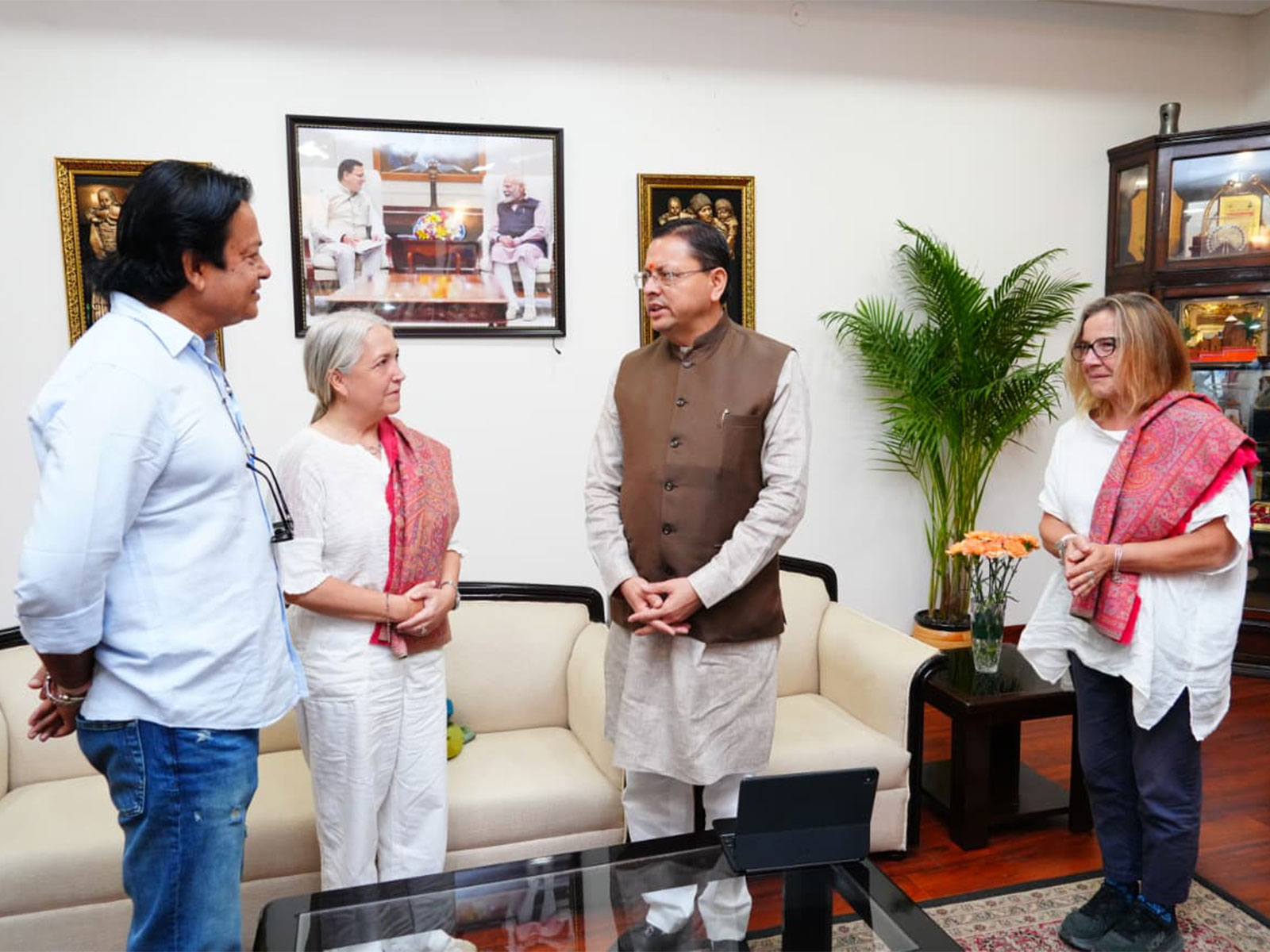Uttarakhand CM Pushkar Singh Dhami meets international film delegation (Photo/ANI) Uttarakhand CM Pushkar Singh Dhami meets international film delegation (Photo/ANI)
