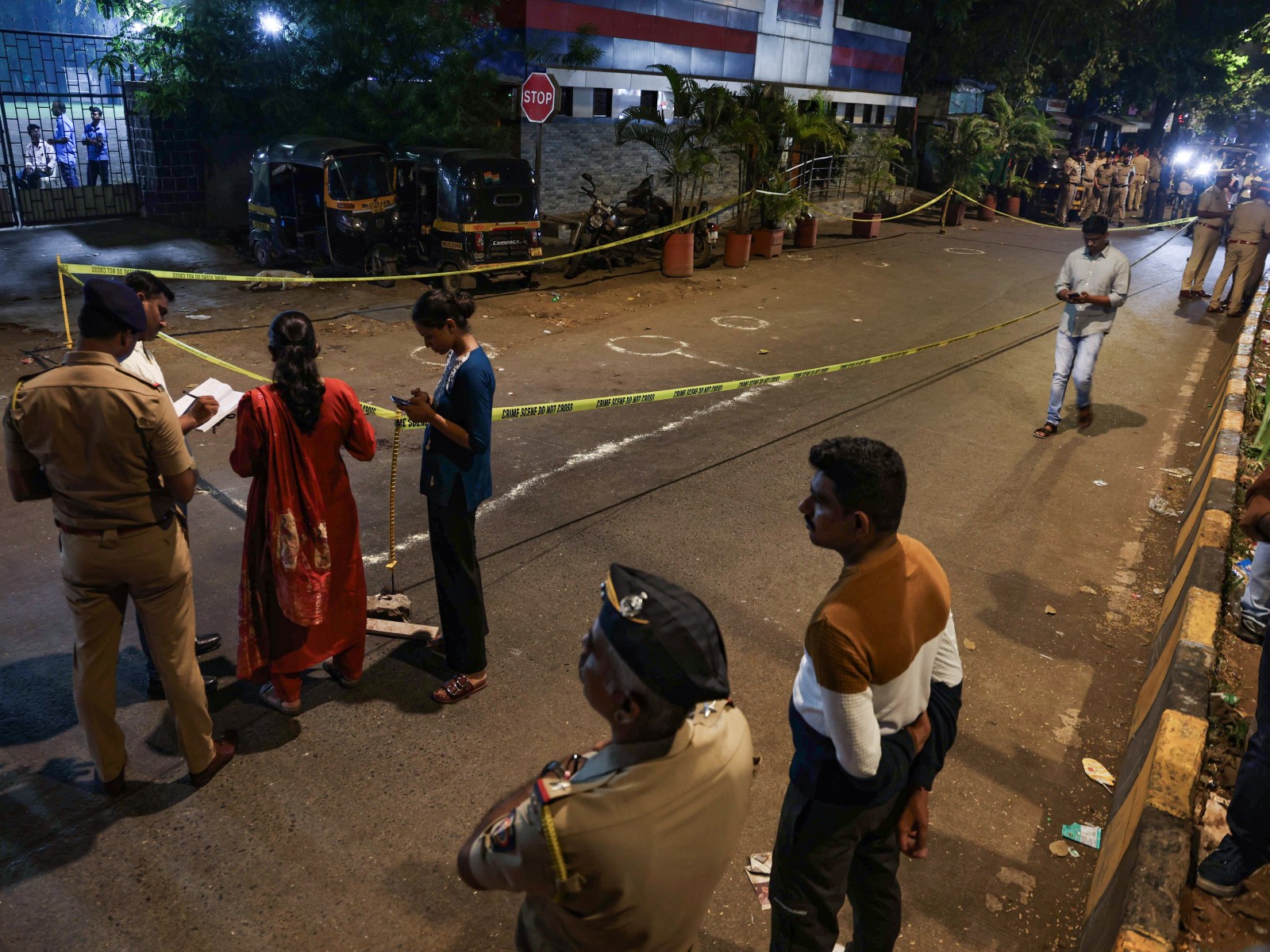 Police cordon off the spot where shots were fired at actor Tiger Shroff (Photo/ANI)