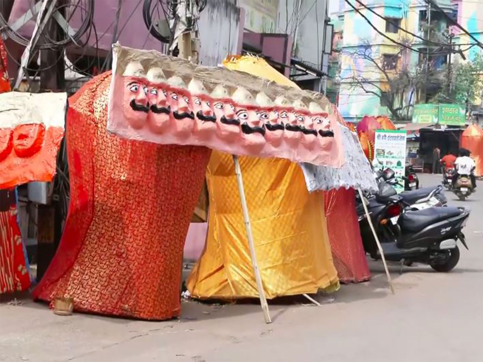 Preparation of Ravan effigies ahead of Dussehra (Photo/ANI)